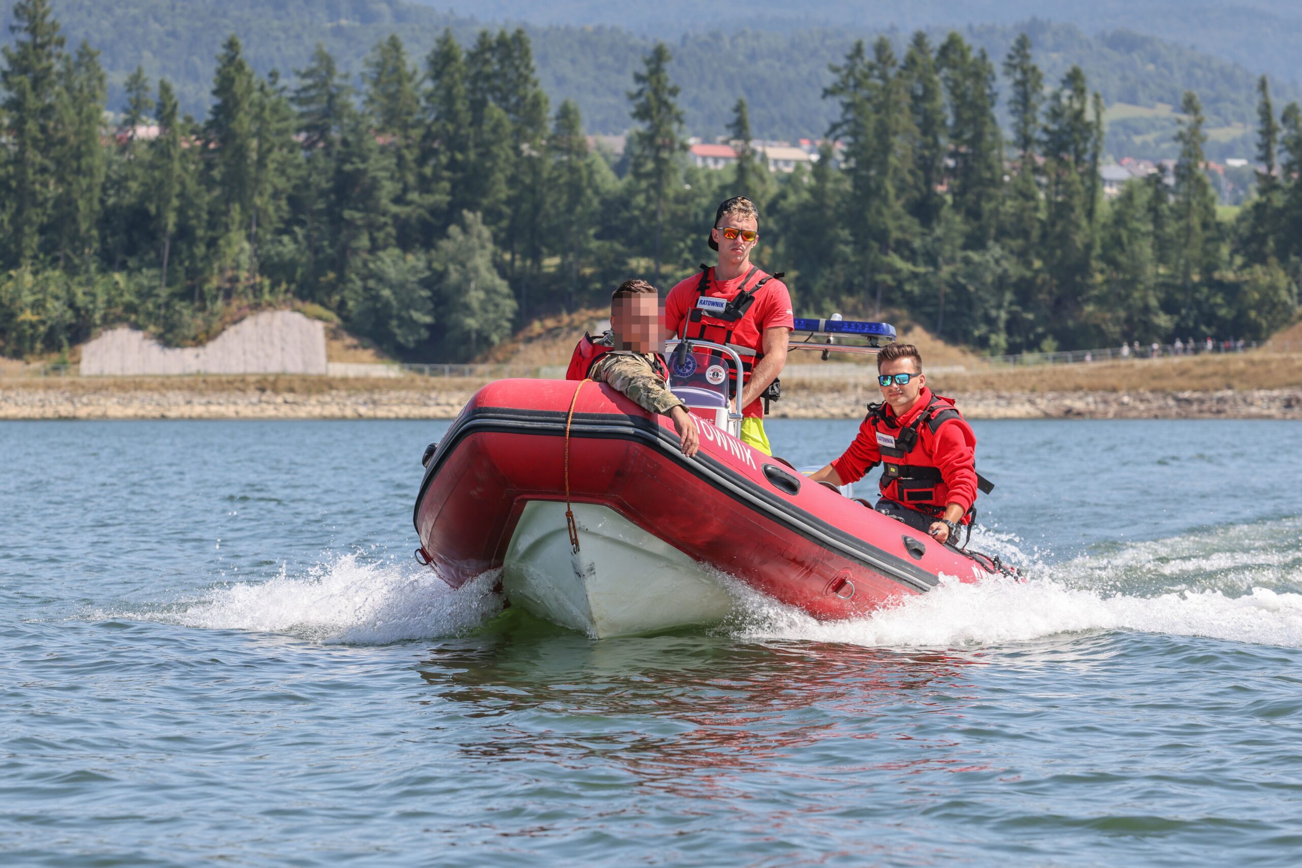 Szkolenia na ratownika wodnego – zajęcia praktyczne / Sternik motorowodny